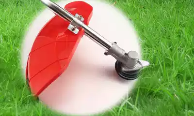 Cubierta protectora para cuchilla de desbrozadora