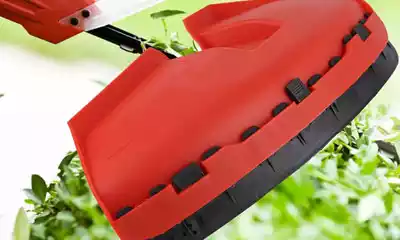 Cubierta protectora para cuchilla de desbrozadora
